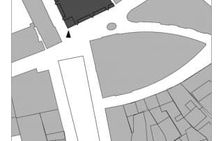 Situatie tekening van Kulturhus in de binnenstad van Raalte waarbij de ingang op de hoek te zien is en hoe het gebouw gelegen is in het stedelijke weefsel van Raalte