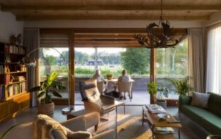 Interieur landelijke woning houtbouw schuurwoning