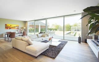 Interieur van prettige woning gebouw onder begeleiding van een architect